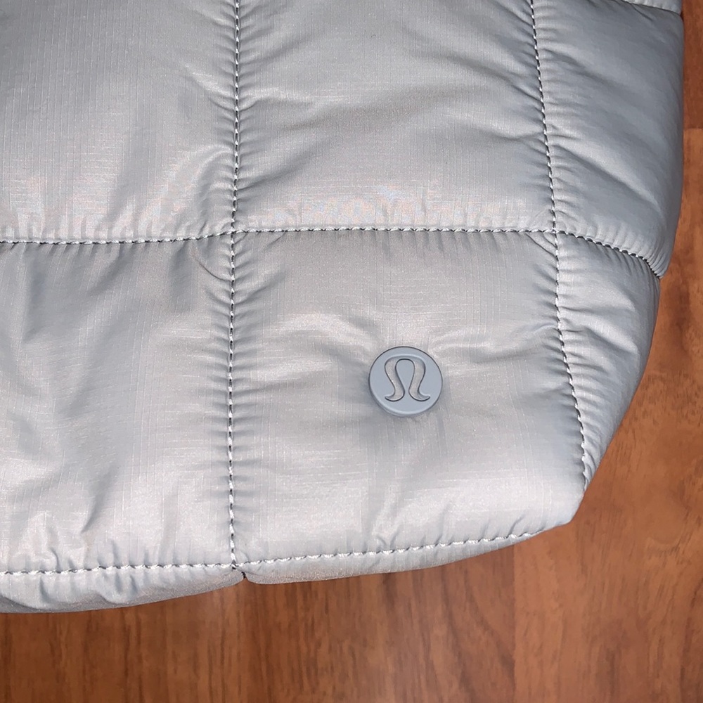 NWT Lululemon Athletica Quilted Grid Crossbody Bag In Silver Drop ASIA EXCLUSIVE - Picture 3 of 12